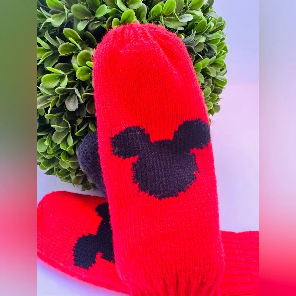 Baby Gap Disney Red and Black Mickey Mouse Mittens M/L